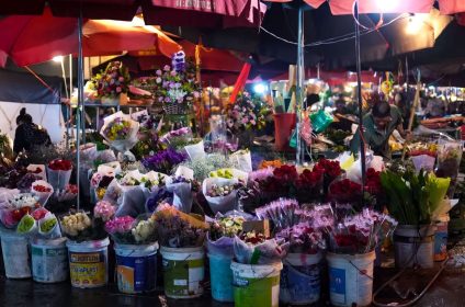 Quang Ba Flower Market