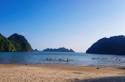 Tung Thu Beach