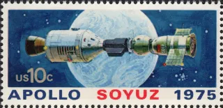 United States 1975 10 cents The Sn . Apollo & Soyuz after docking, Earth) stamp, photographed by a collector