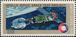 United States 1975 10c The Sn . Spacecraft before docking, Earth & project emblem) stamp, photographed by a collector