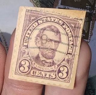 United States 1923 3c Abraham Lincoln stamp, photographed by a collector