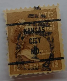 Another photo of the United States 1938 1 1/2 cents Martha Washington stamp