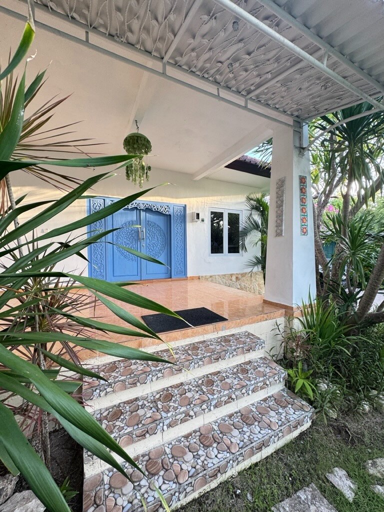 Entire House photo 9