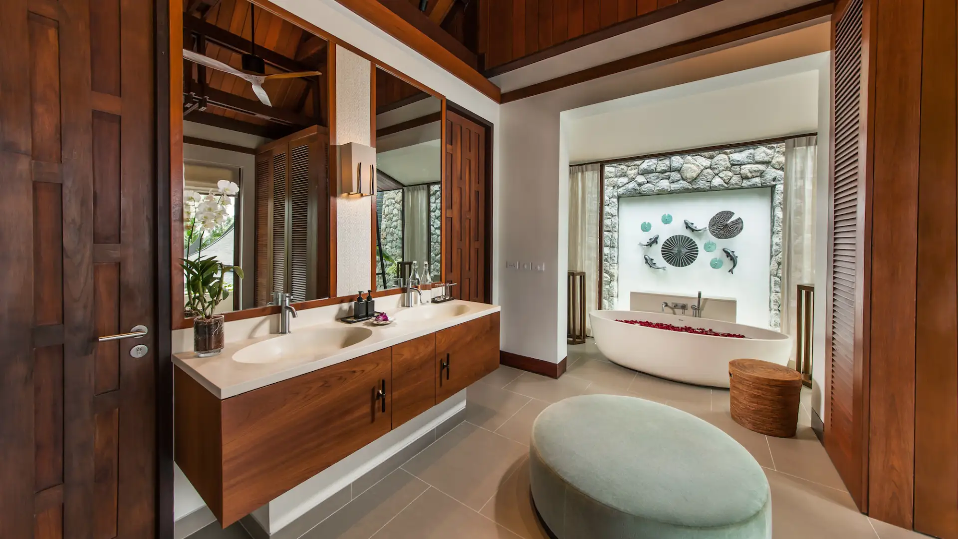 Peaceful 6 BR Beachfront villa in Phuket