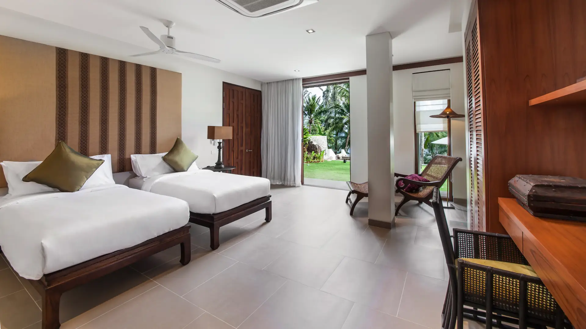 Peaceful 6 BR Beachfront villa in Phuket