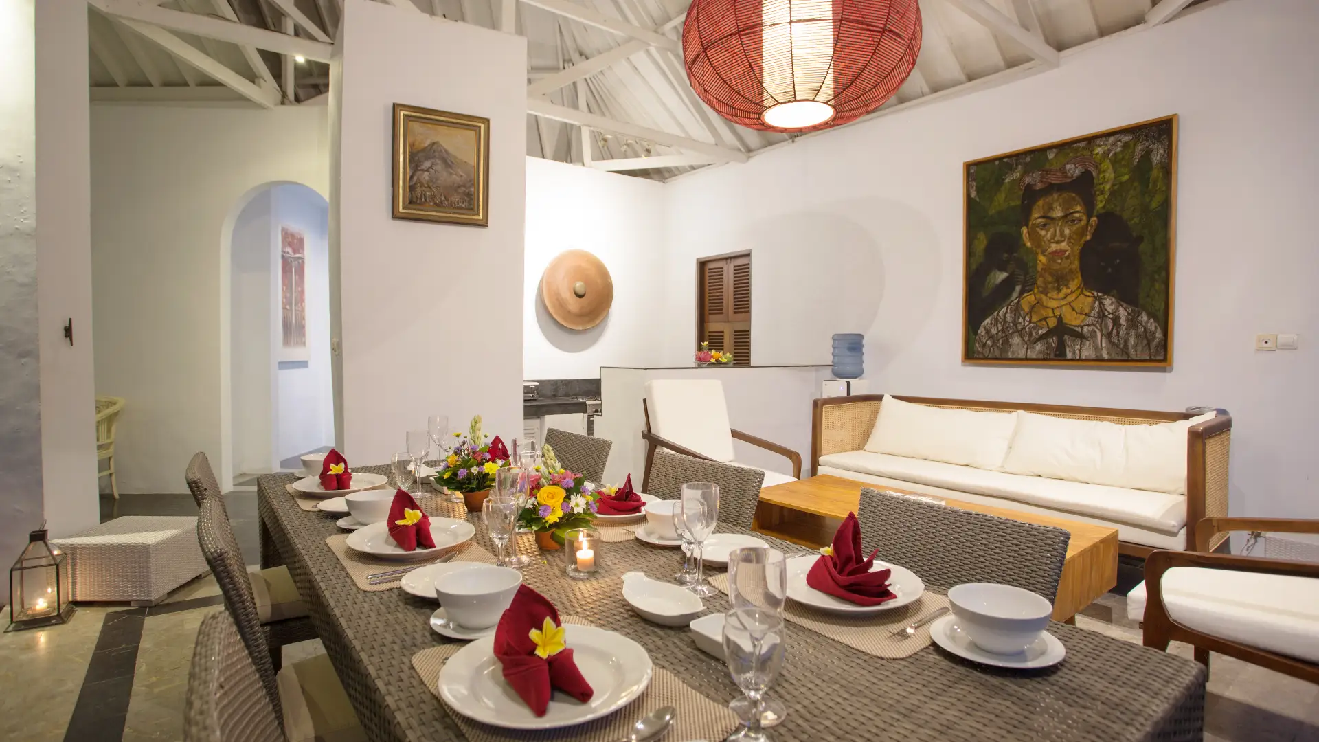 Outdoor dining table in lush tropical garden - Villa Etnik Seminyak