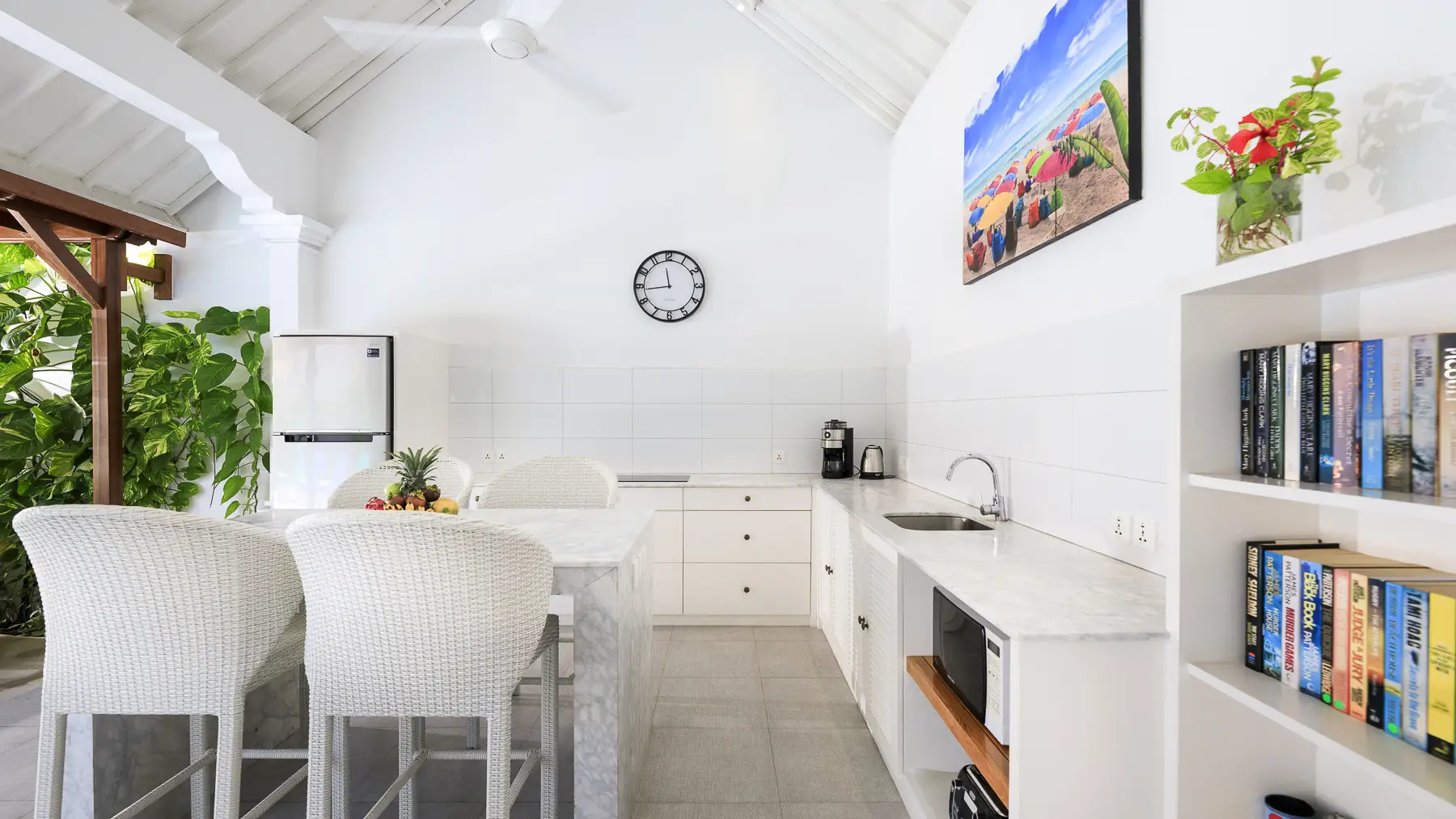 Open terrace with seating and pool access - Villa Ley Double Six