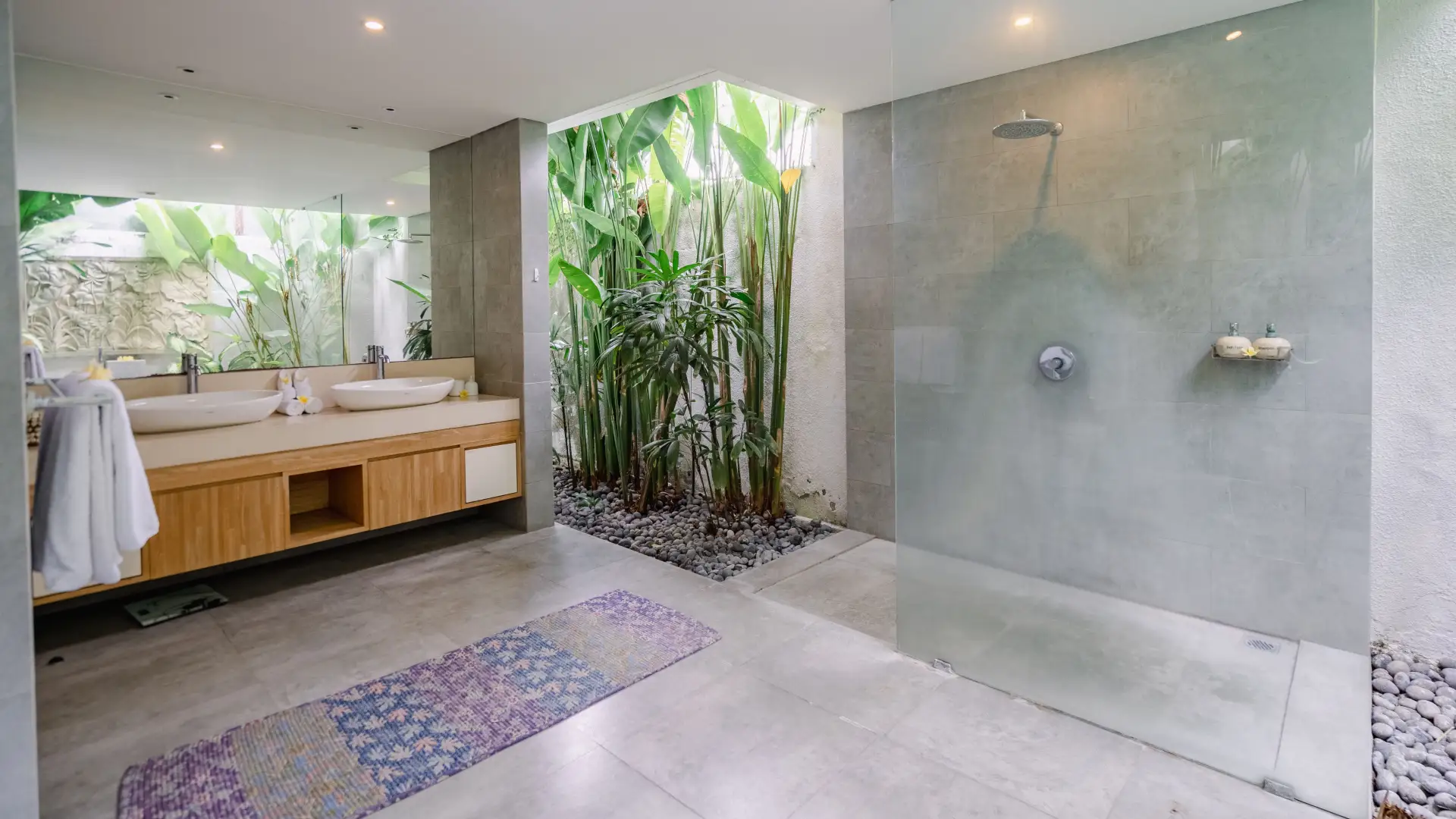 Modern bathroom with bathtub and double vanity mirrors - Villa Becca