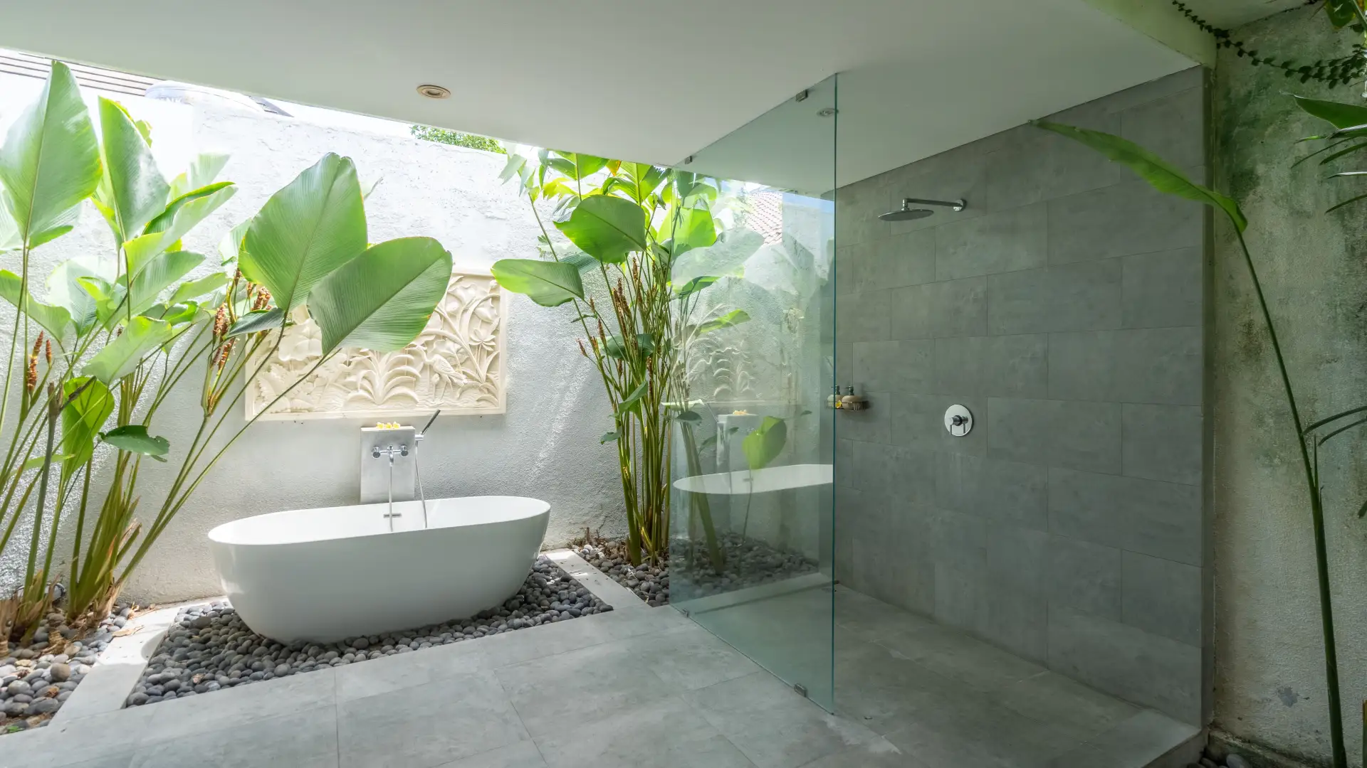 Modern bathroom with bathtub and double vanity mirrors - Villa Becca