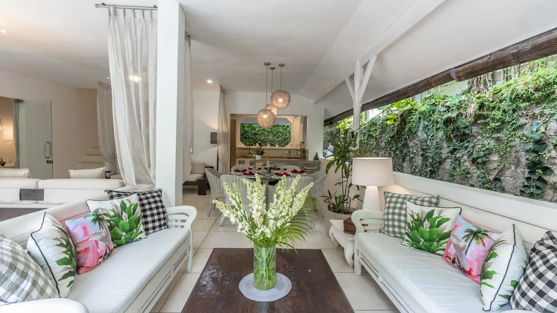 Open-plan living space with two lounge sections – Villa Esha Drupadi