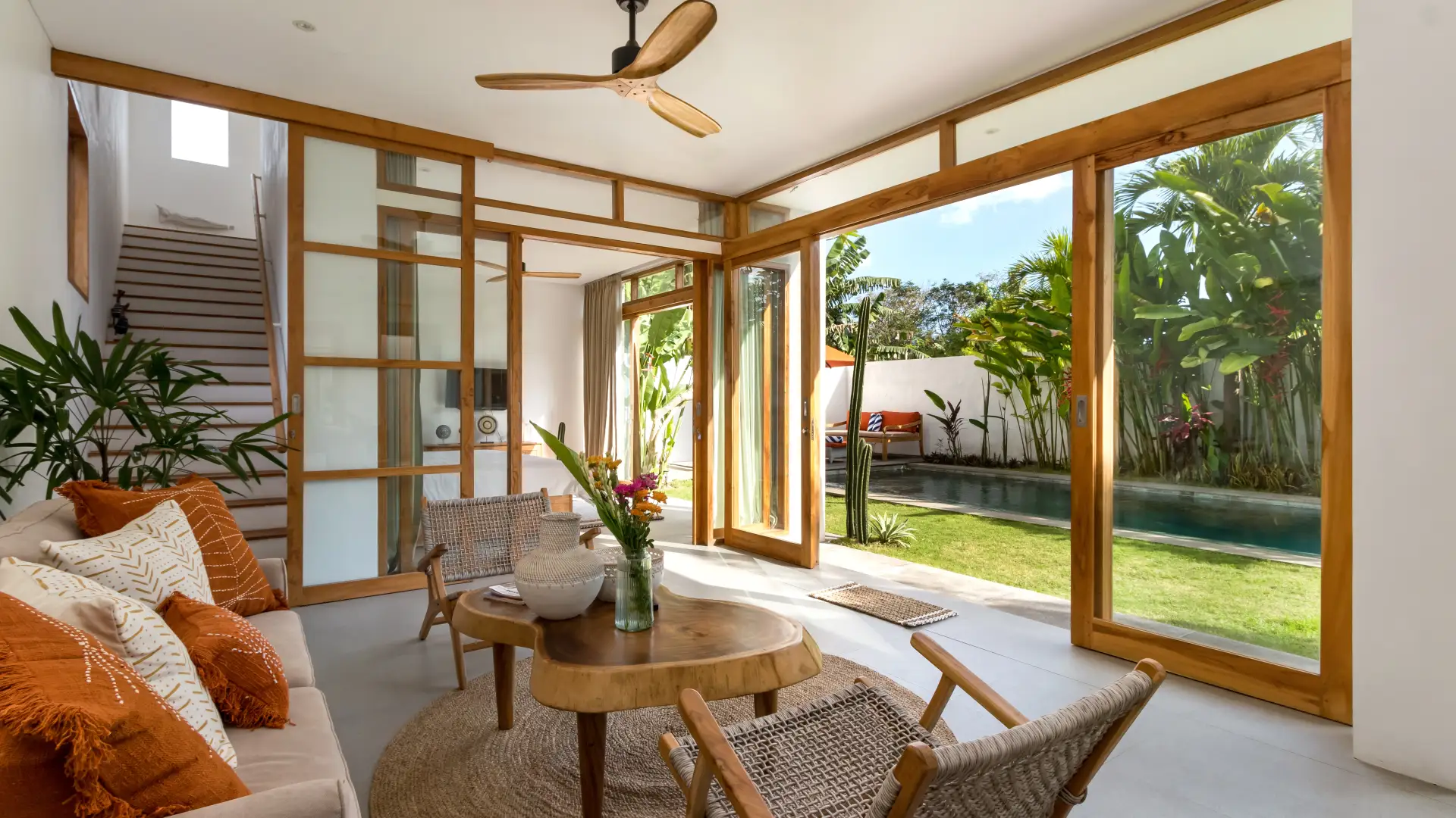 Tropical Bohemian Chic: 4BR Villa Near Luna Beach 