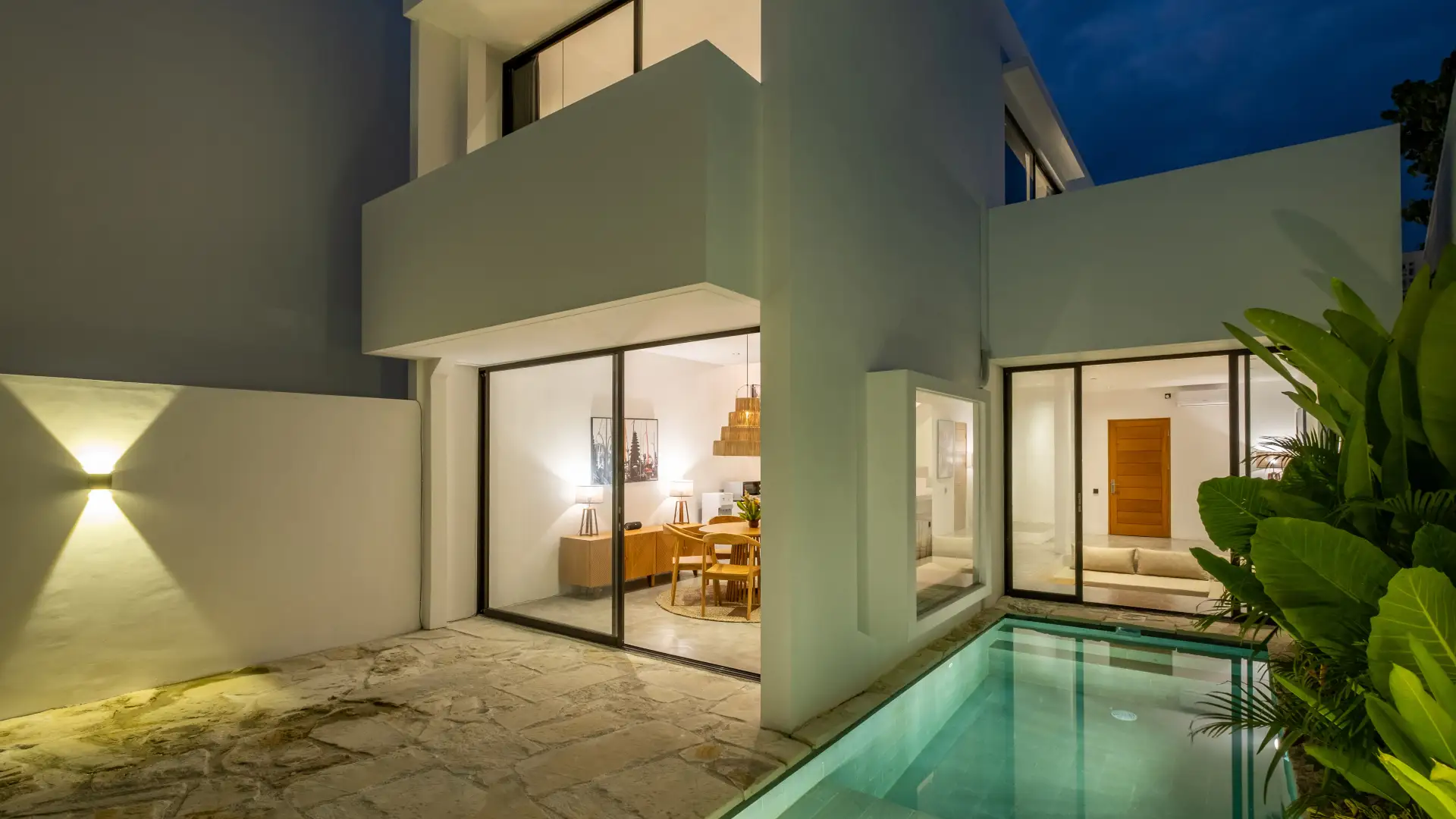 Spacious private pool with lounge area – Villa Castello di Quassolo Canggu
