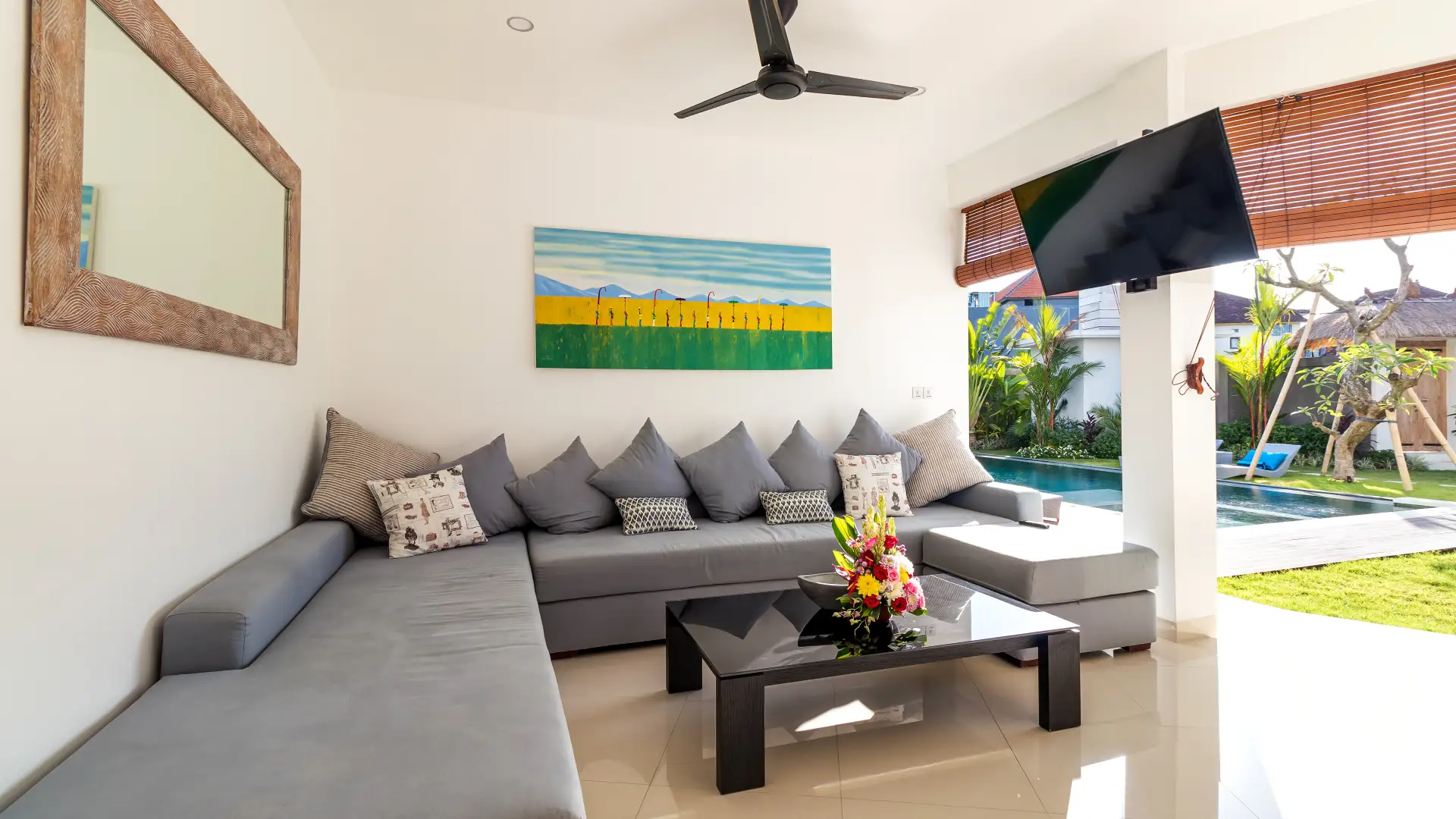 4BR Villa Walkable to Batubelig Beach