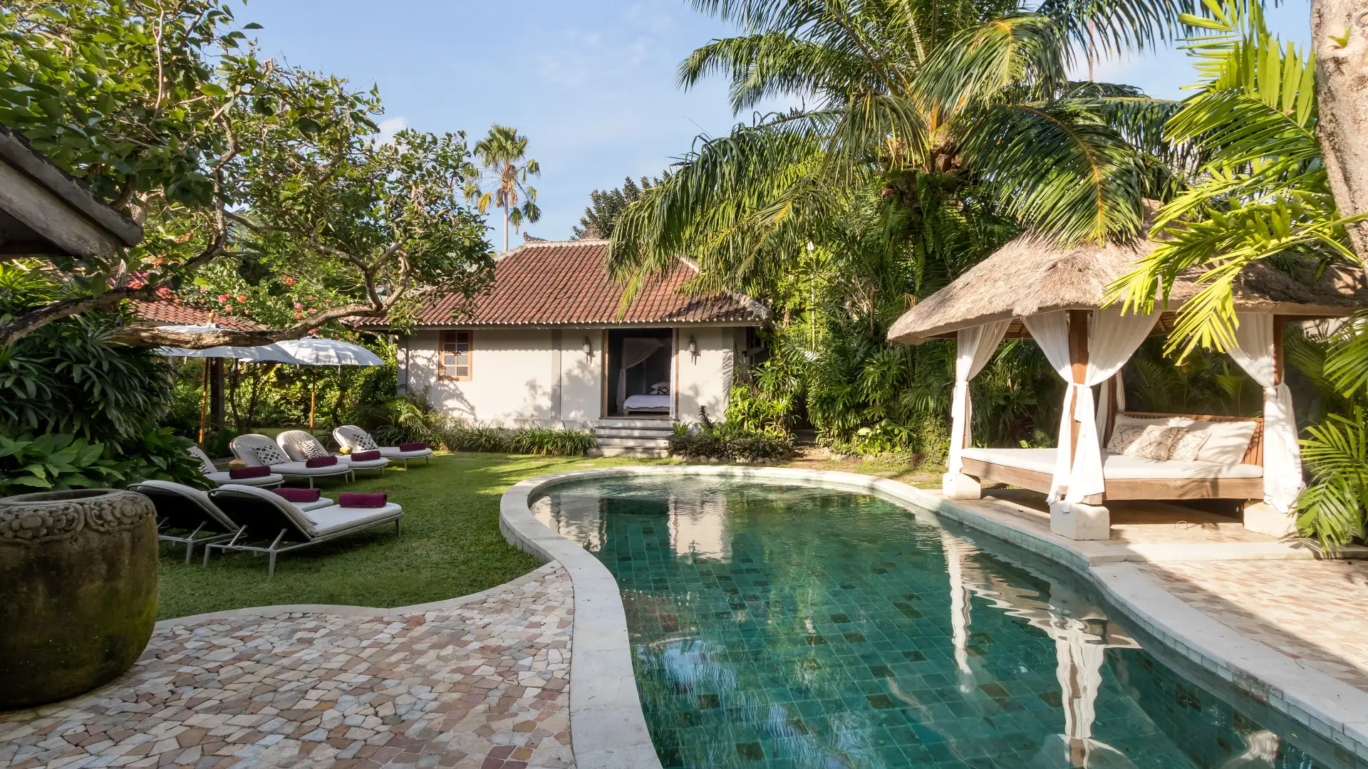 Cozy 5BR Retreat in Seminyak