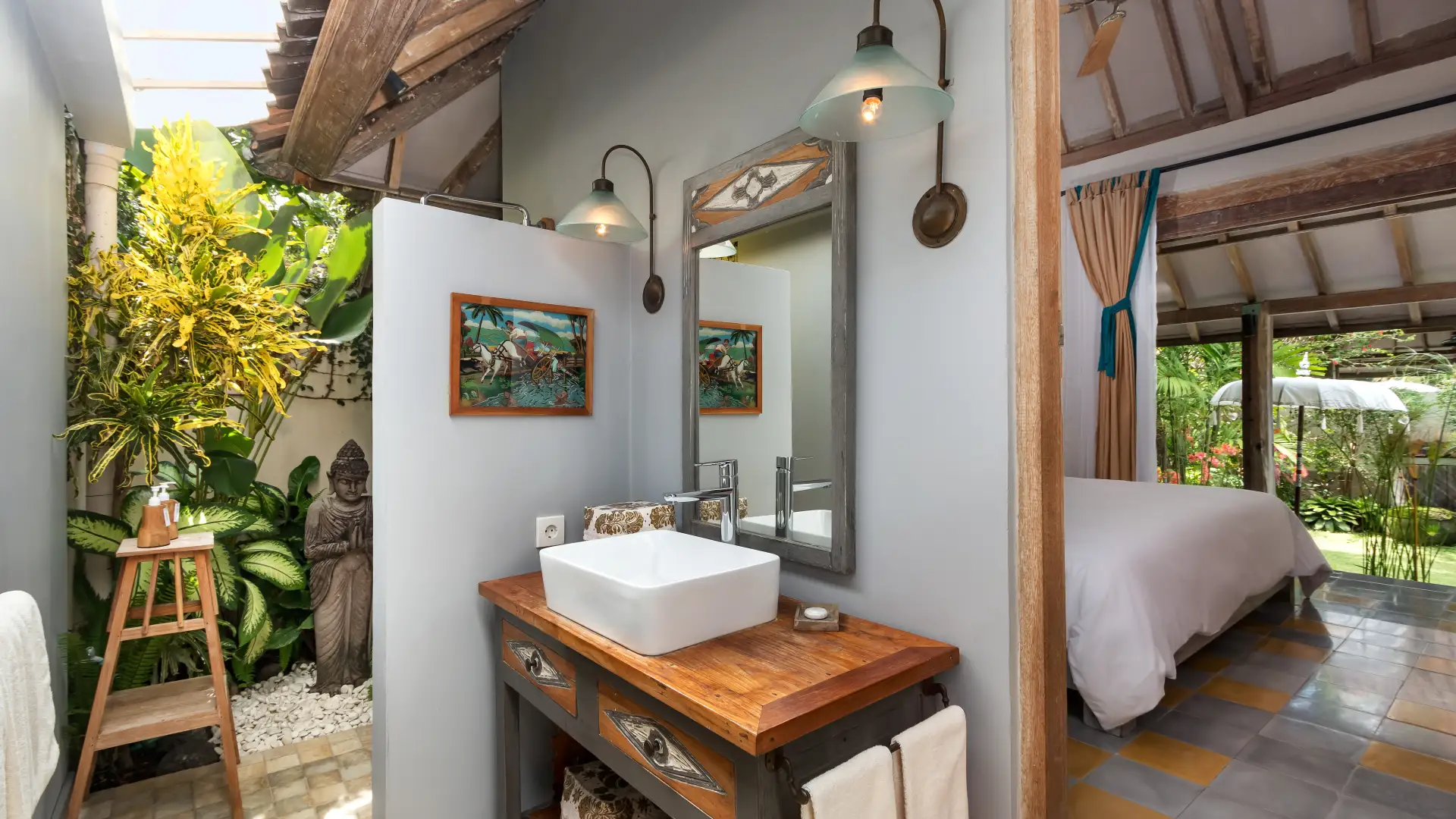 Cozy 5BR Retreat in Seminyak