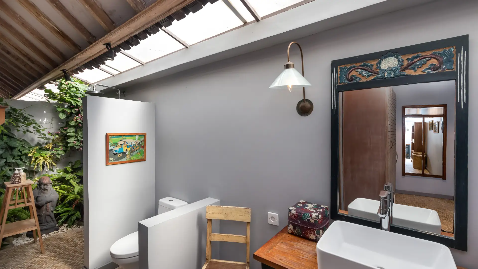 Cozy 5BR Retreat in Seminyak