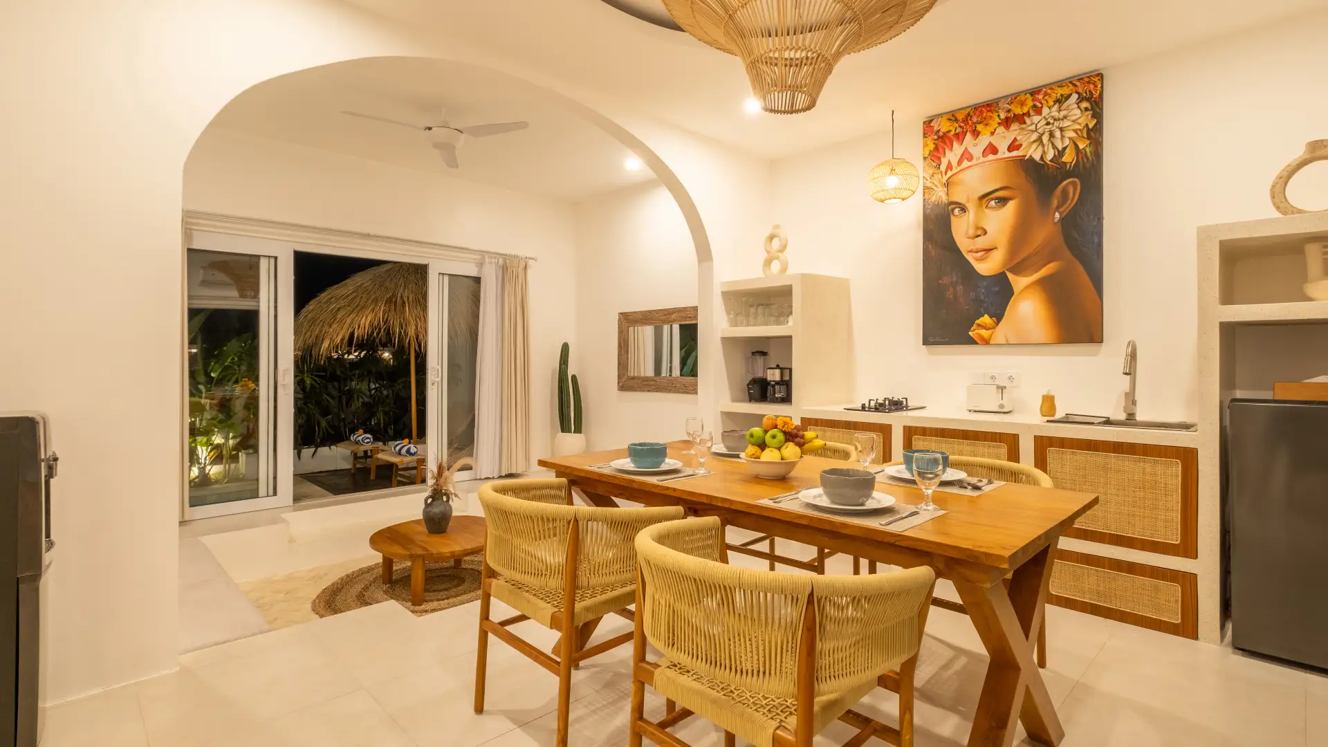 Fully equipped kitchen and 4-seat dining table at Villa Merlin