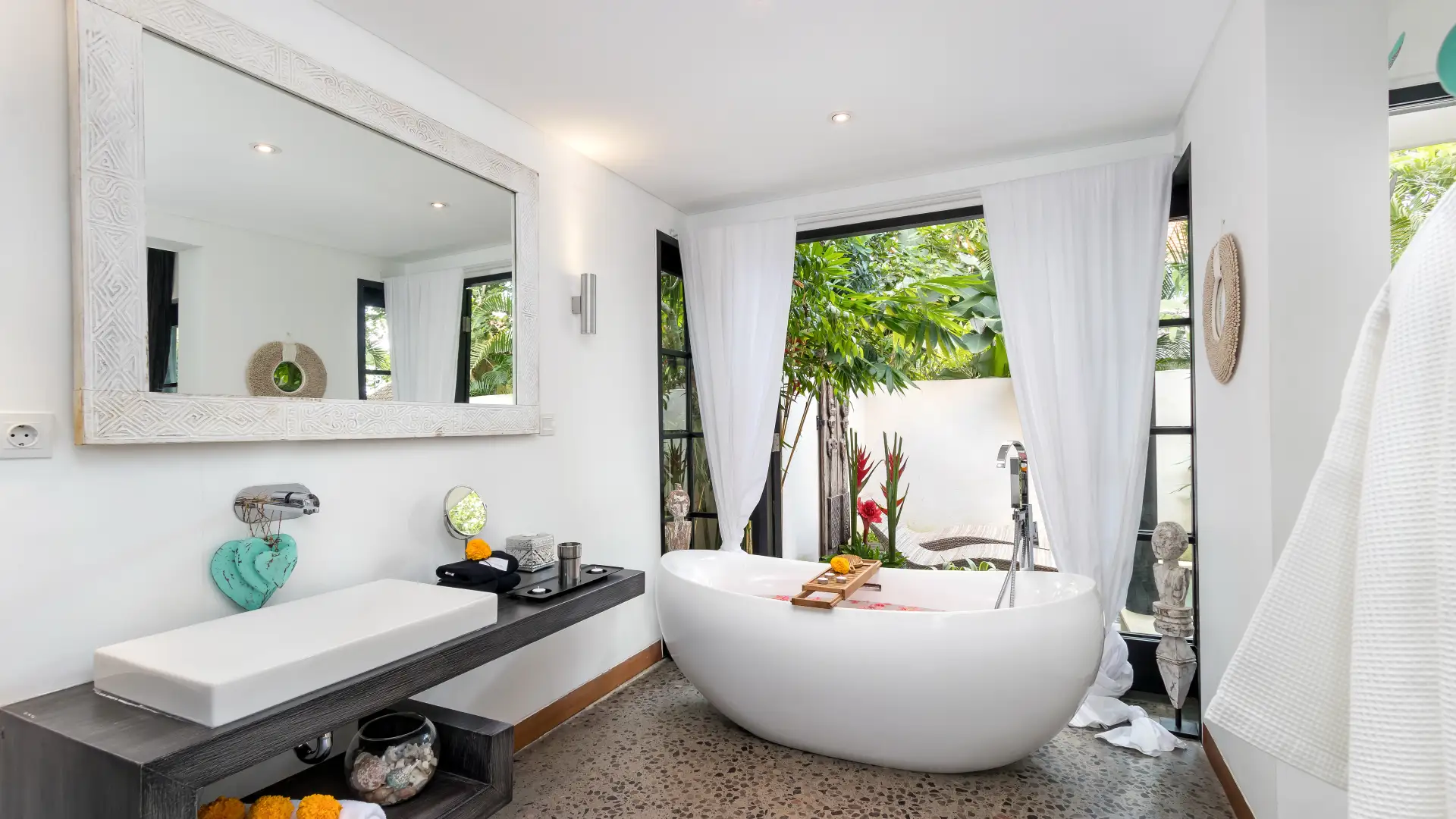 Bathtub - Villa Lora