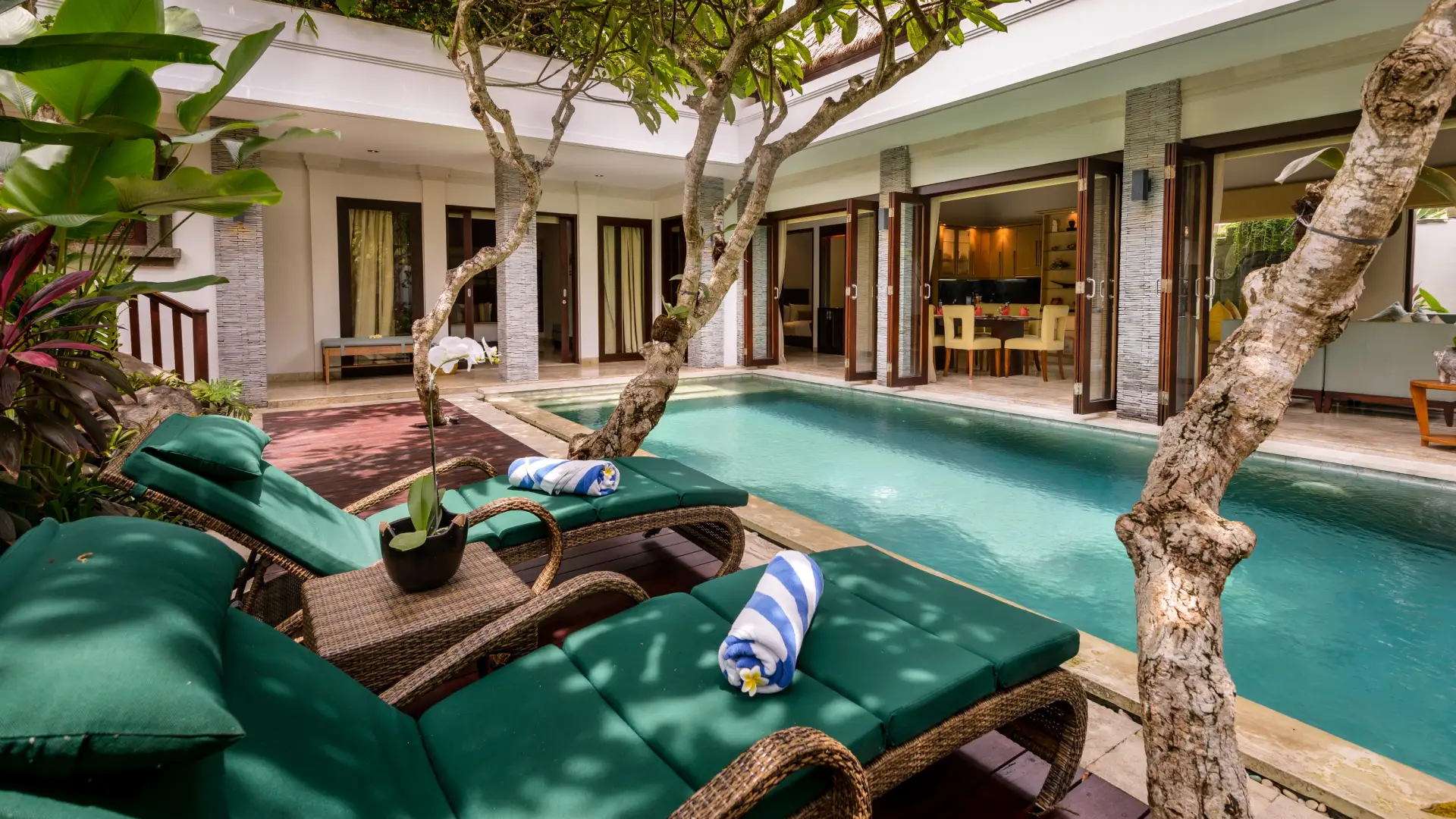 Sunbeds - Villa Siam