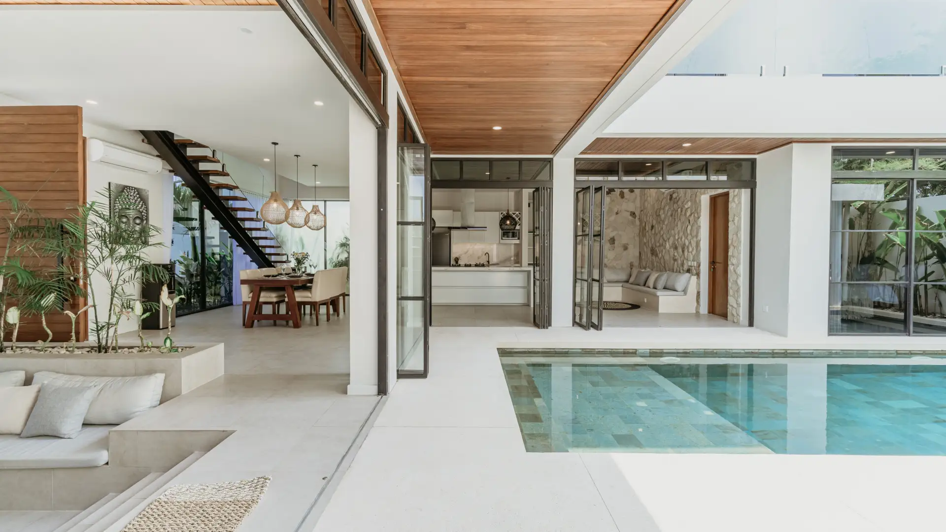 Sunken indoor lounge with smart TV and garden view - Ocean Dream Villa