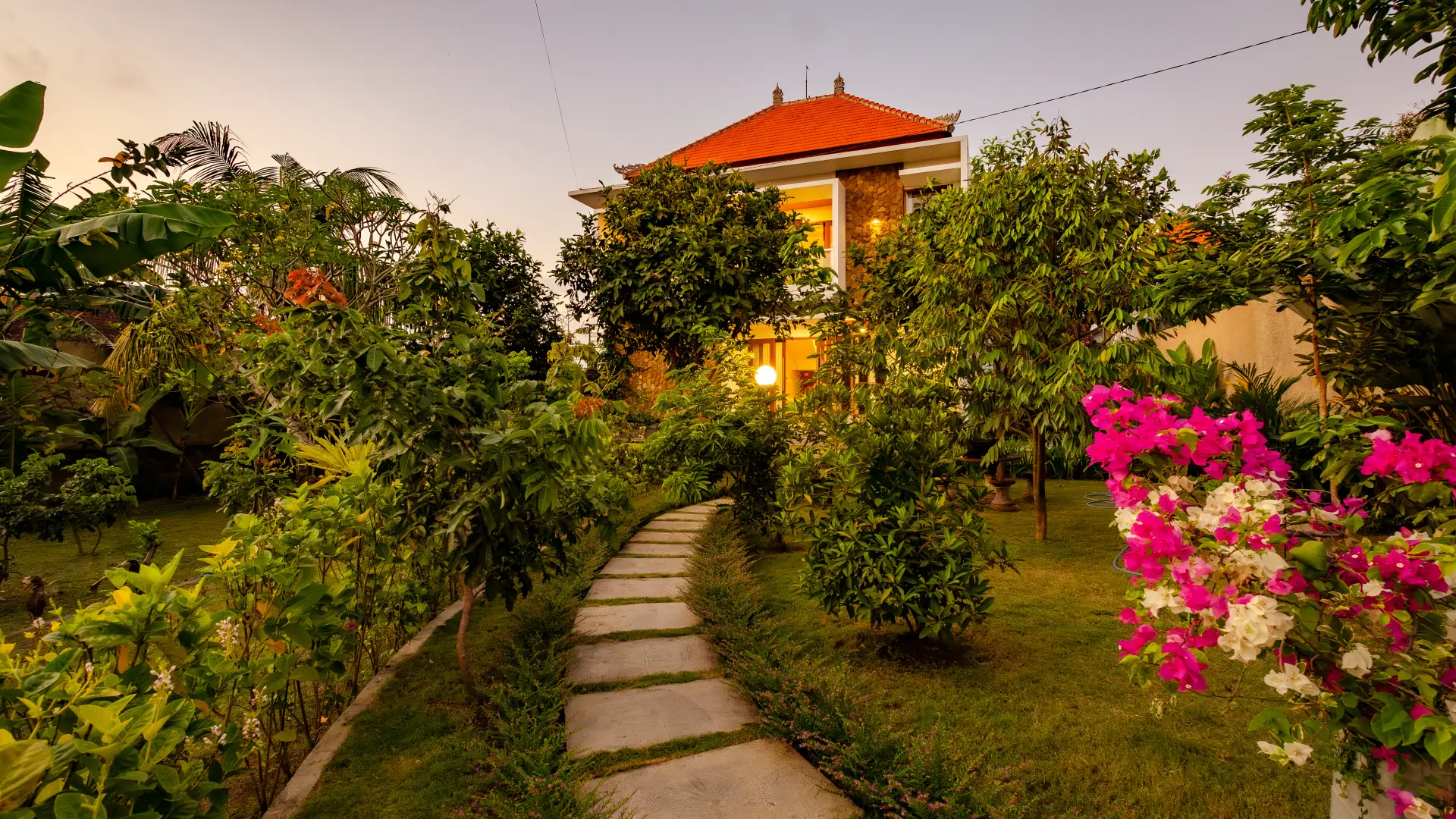 Serene 4BR Villa w/ Pool & Lush Garden, Near Ubud
