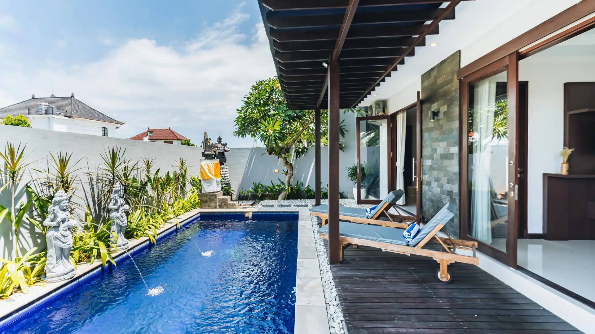 Private pool with twin fountains and sunbeds - Villa Griya Purnama Bali