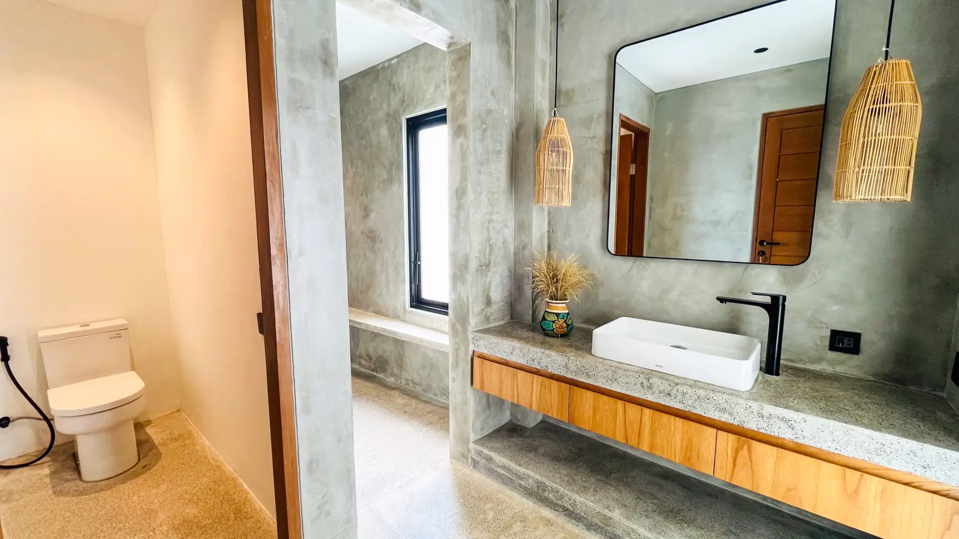 Ensuite bathroom with sky-lit rain shower and modern design – Reef Villa