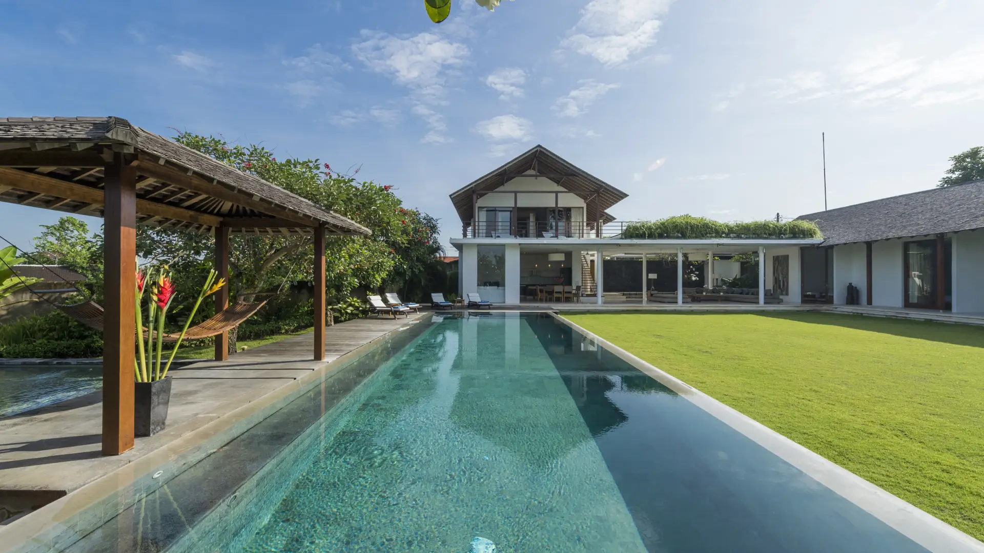 Spacious 4 BR Villa Canggu - Near Berawa Beach