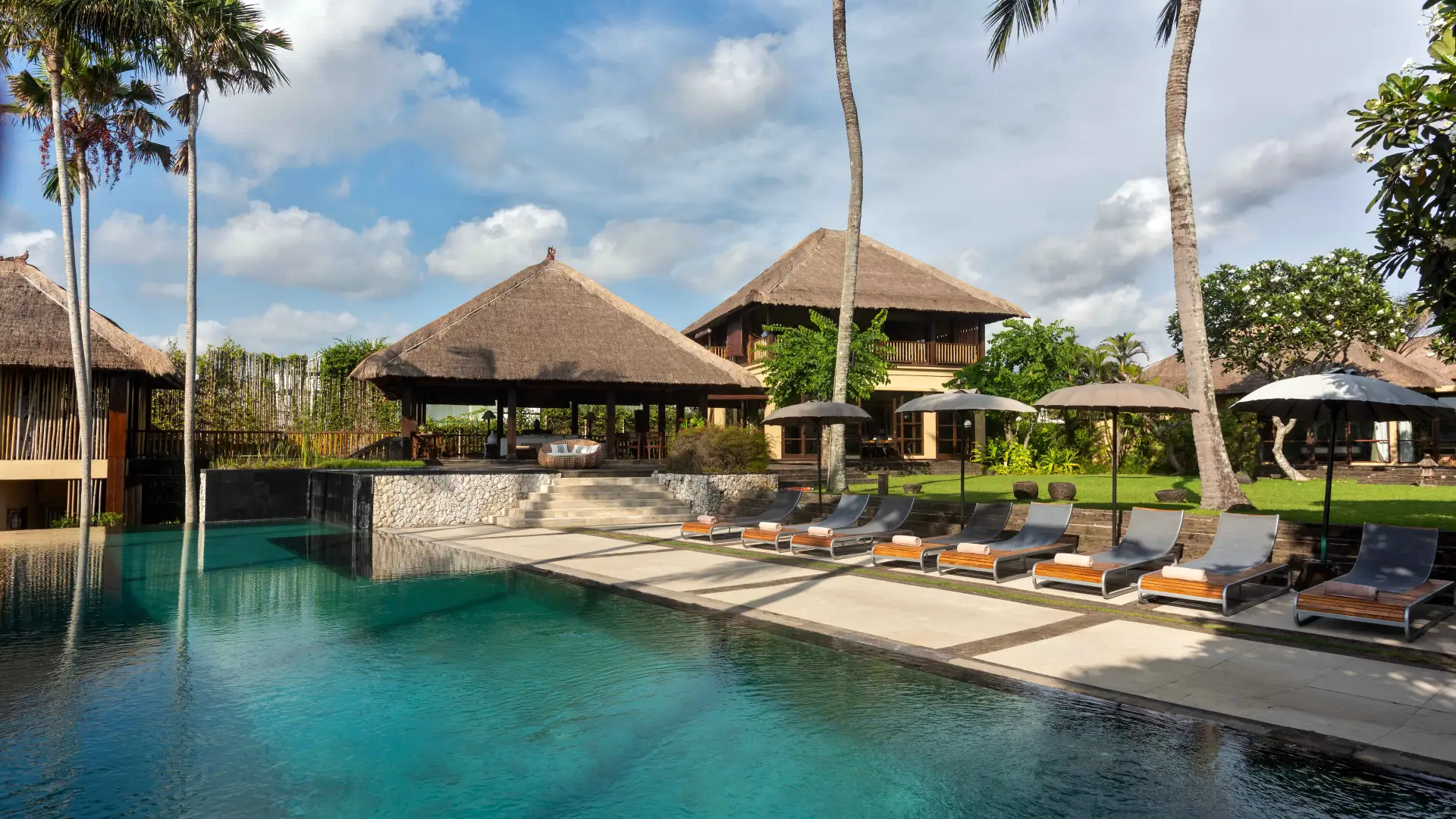 5 BR Panoramic Sea Views Villa in Canggu