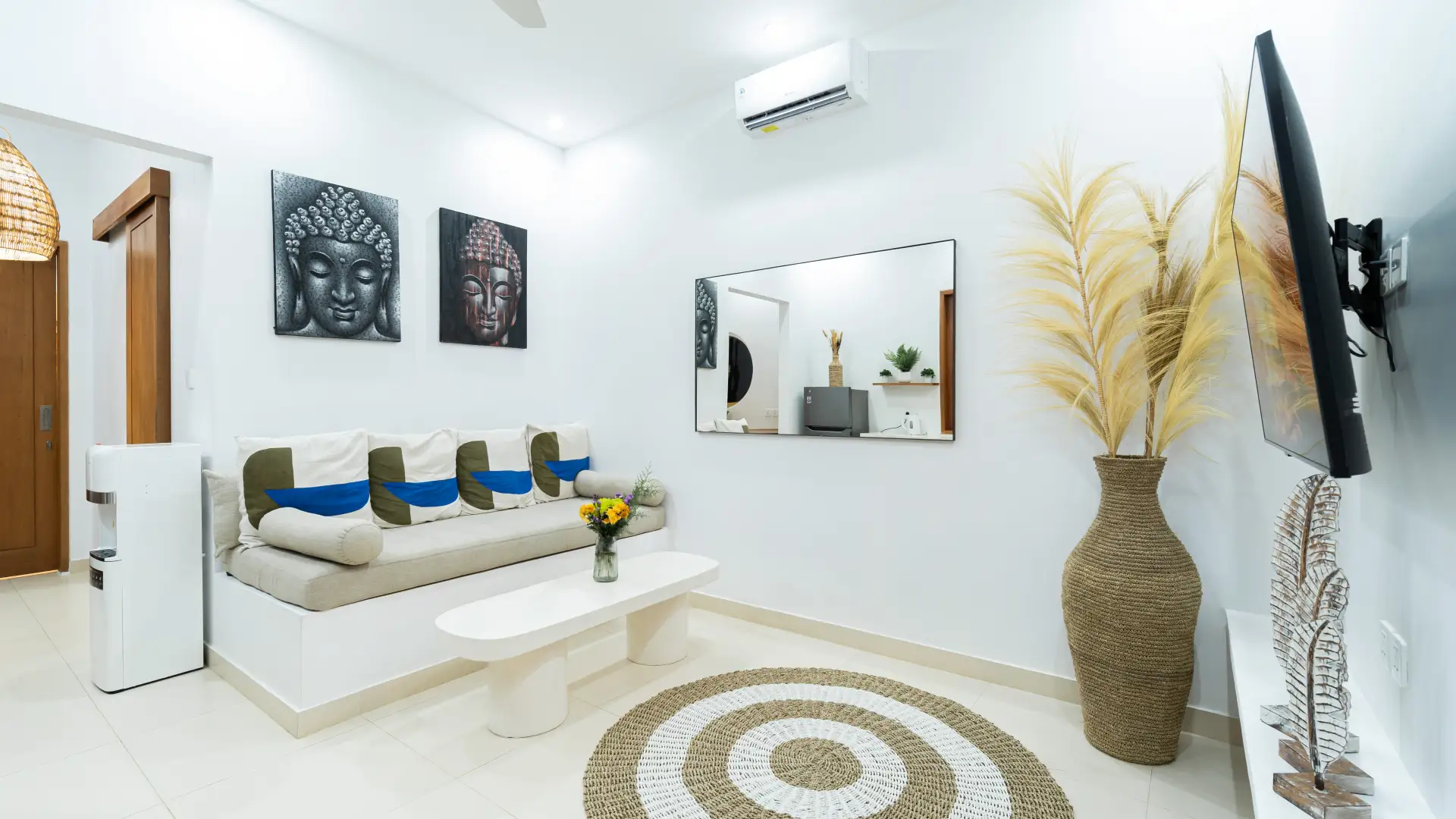 Enclosed living room with sofa, smart TV & air conditioning – Salthouse Villa