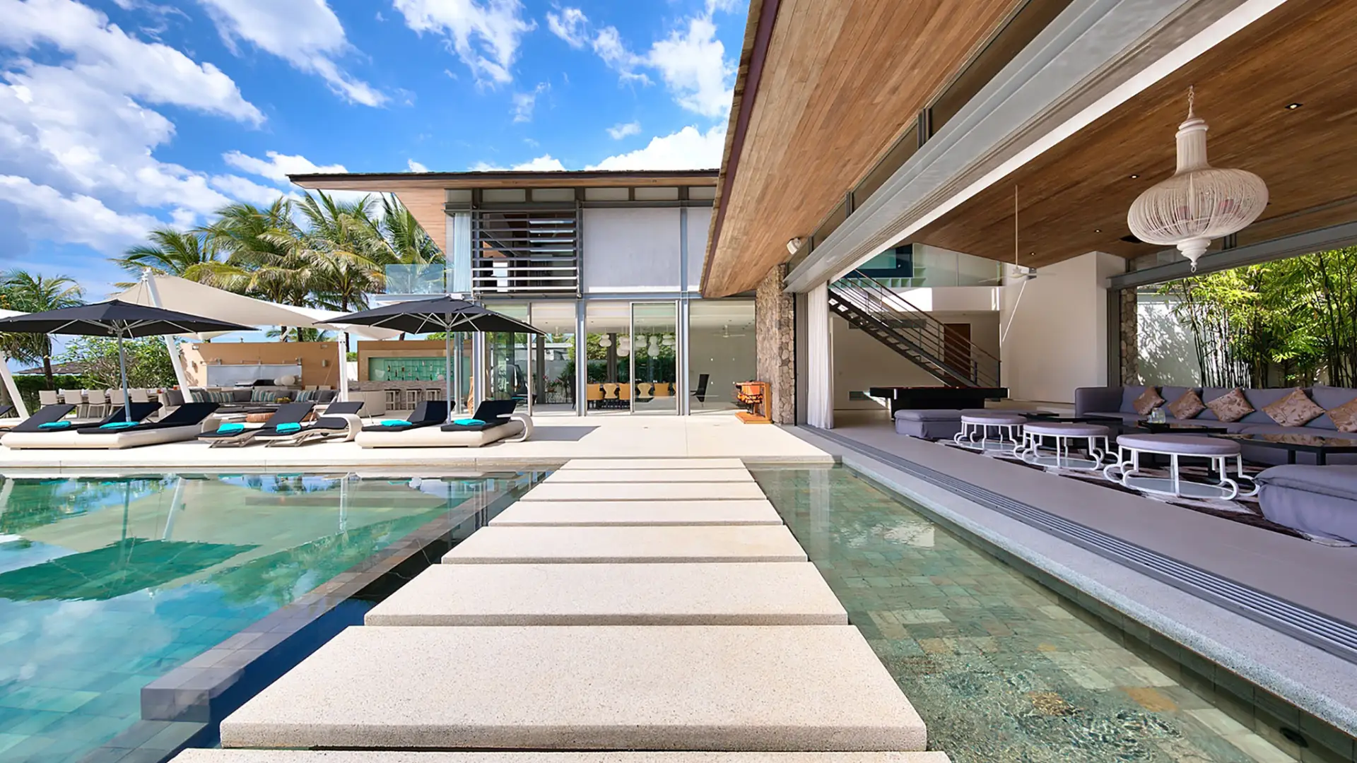Pool & Property View - Villa Tievoli