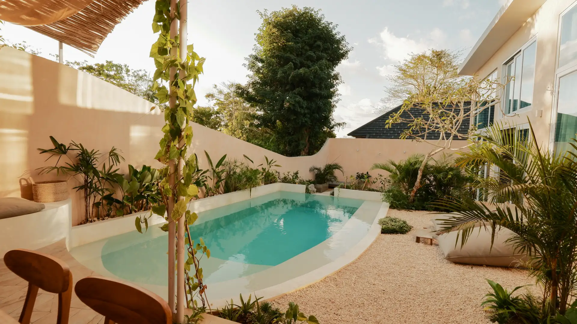Boho-inspired tropical swimming pool with lush garden view - Villa Waha Uluwatu