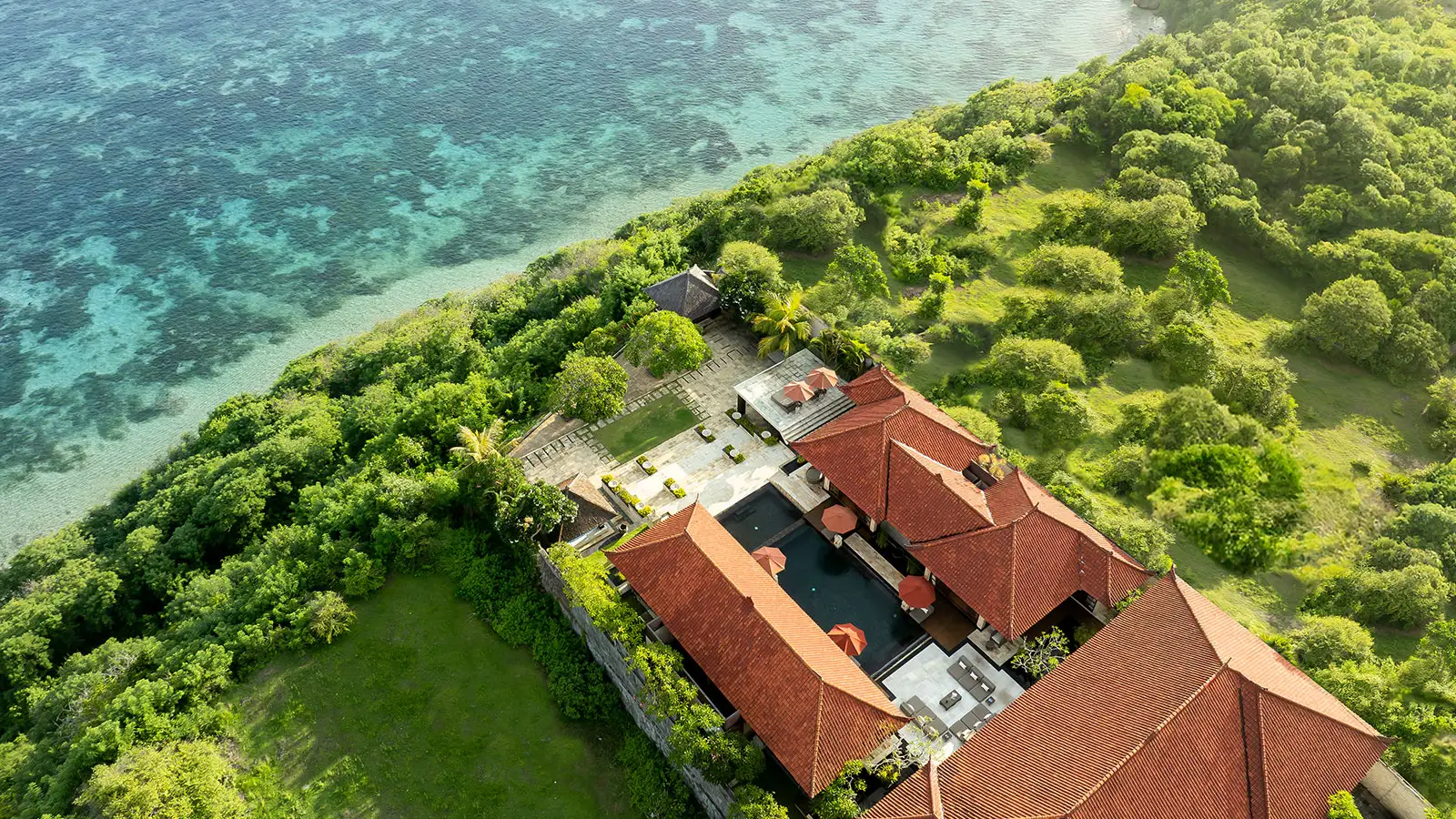 7BR Uluwatu cliff side villa