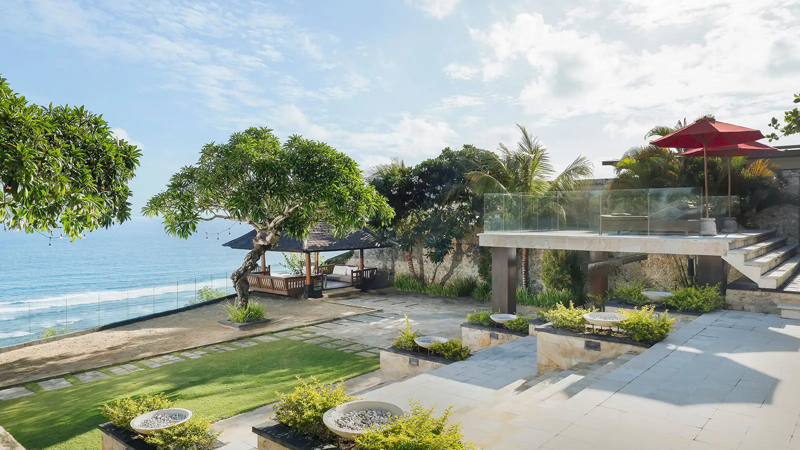 7BR Uluwatu cliff side villa