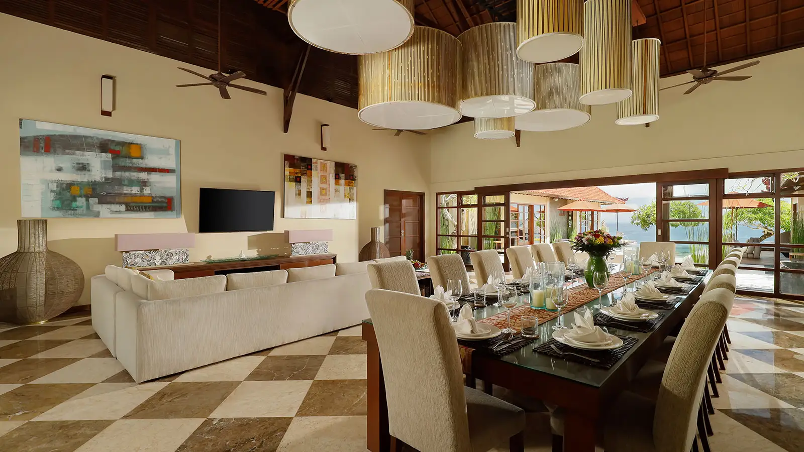 7BR Uluwatu cliff side villa