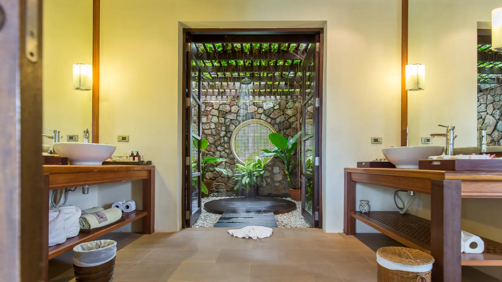 Baan Kinare 5 Bedroom - Beach Villa Phuket Thailand