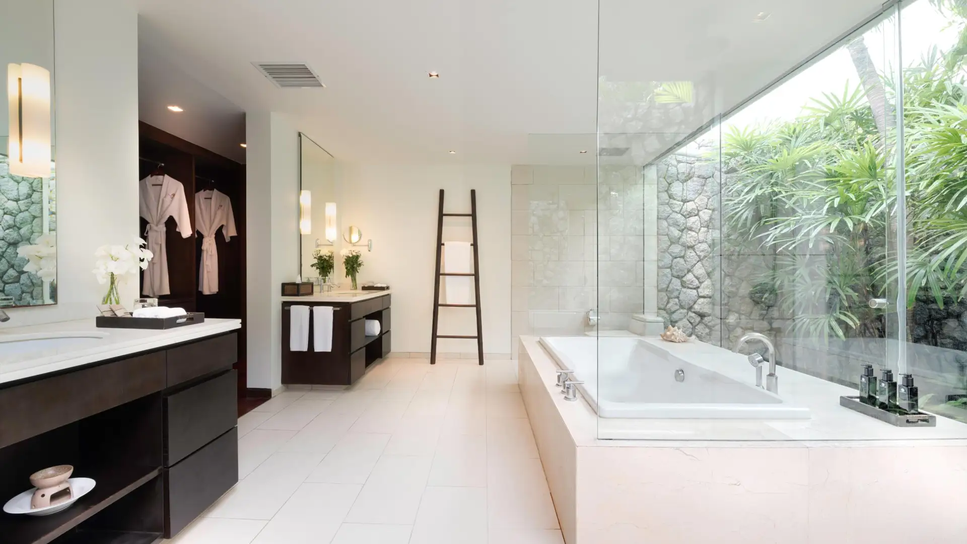 Beachfront 7 BR Villa in Phuket - Villa Ananda