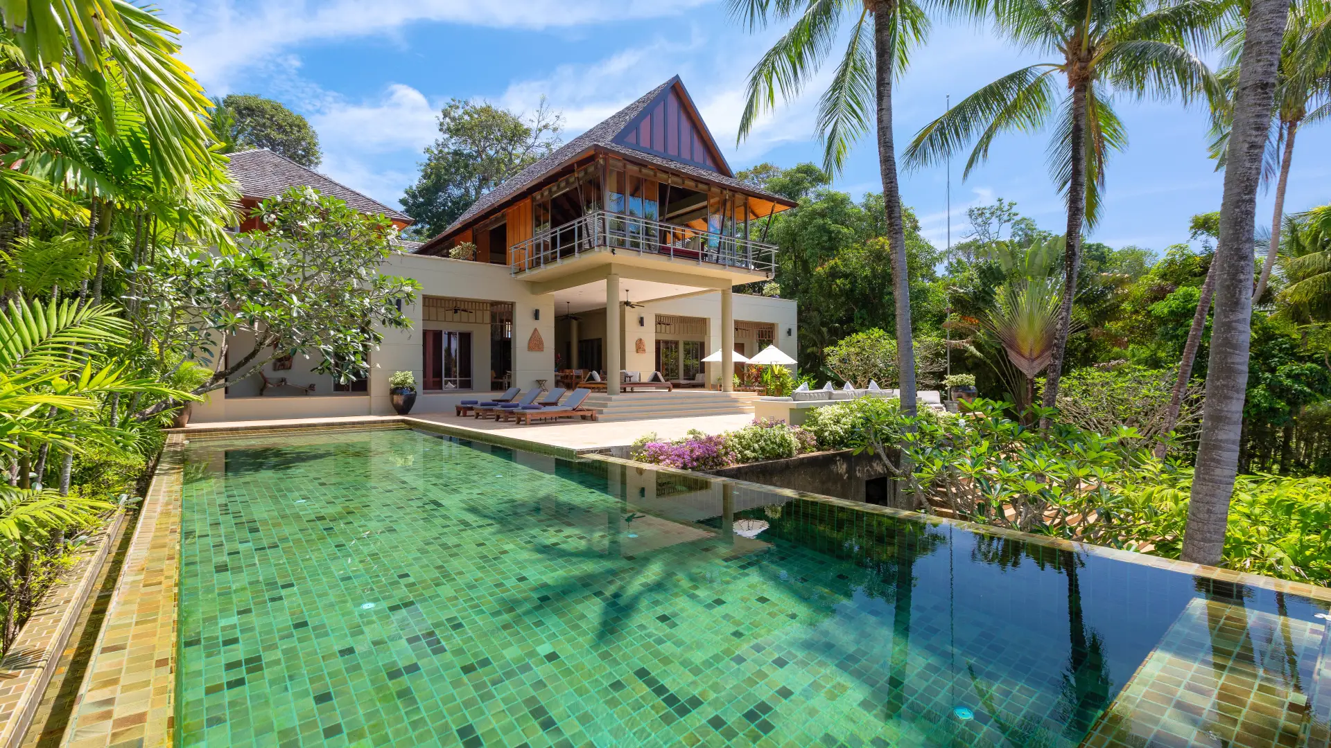Clifftop 5-Bedroom Villa With A Pool In Phuket