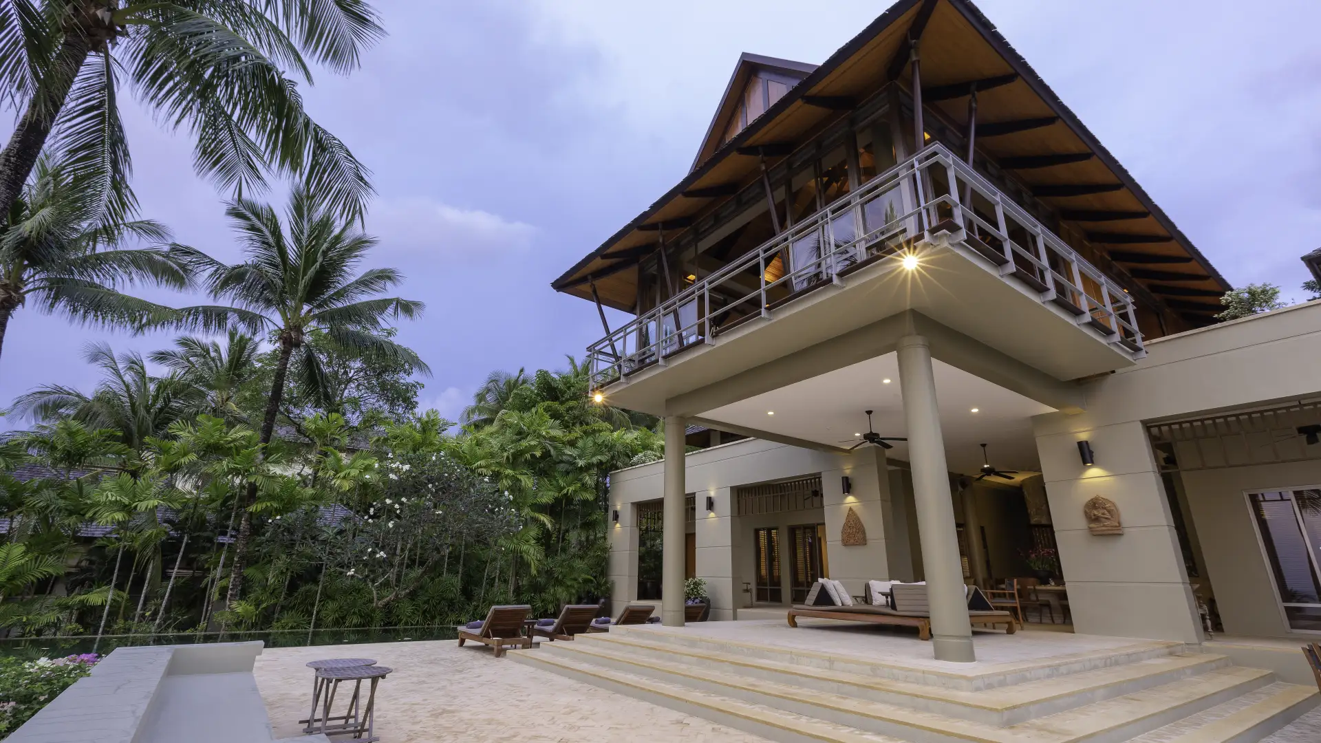 Clifftop 5-Bedroom Villa With A Pool In Phuket - Villa Praison