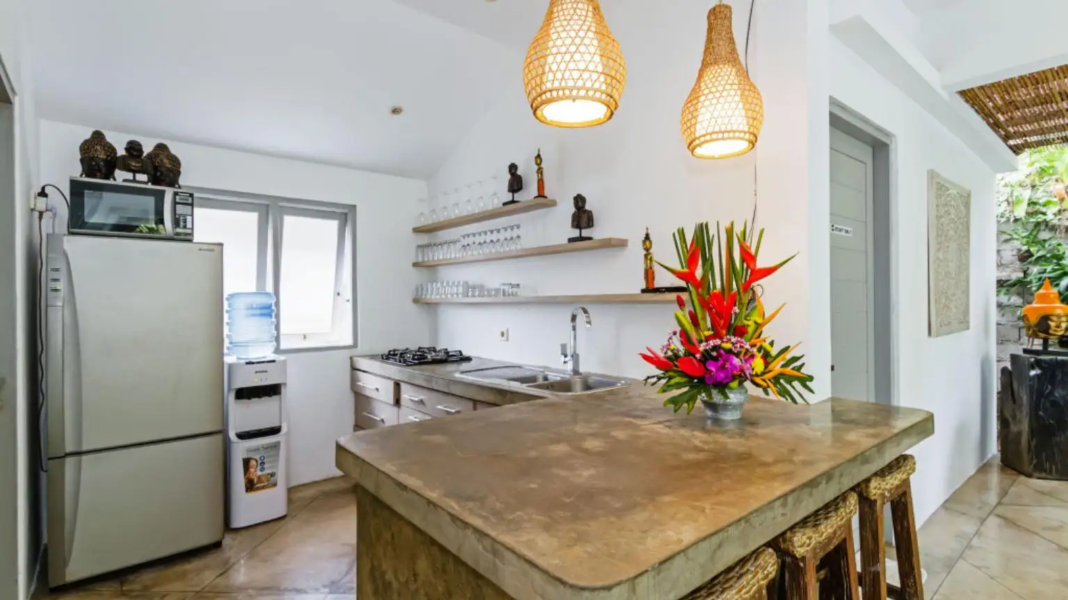 Fully equipped kitchen with gas stove, fridge, and utensils – Villa Eindra