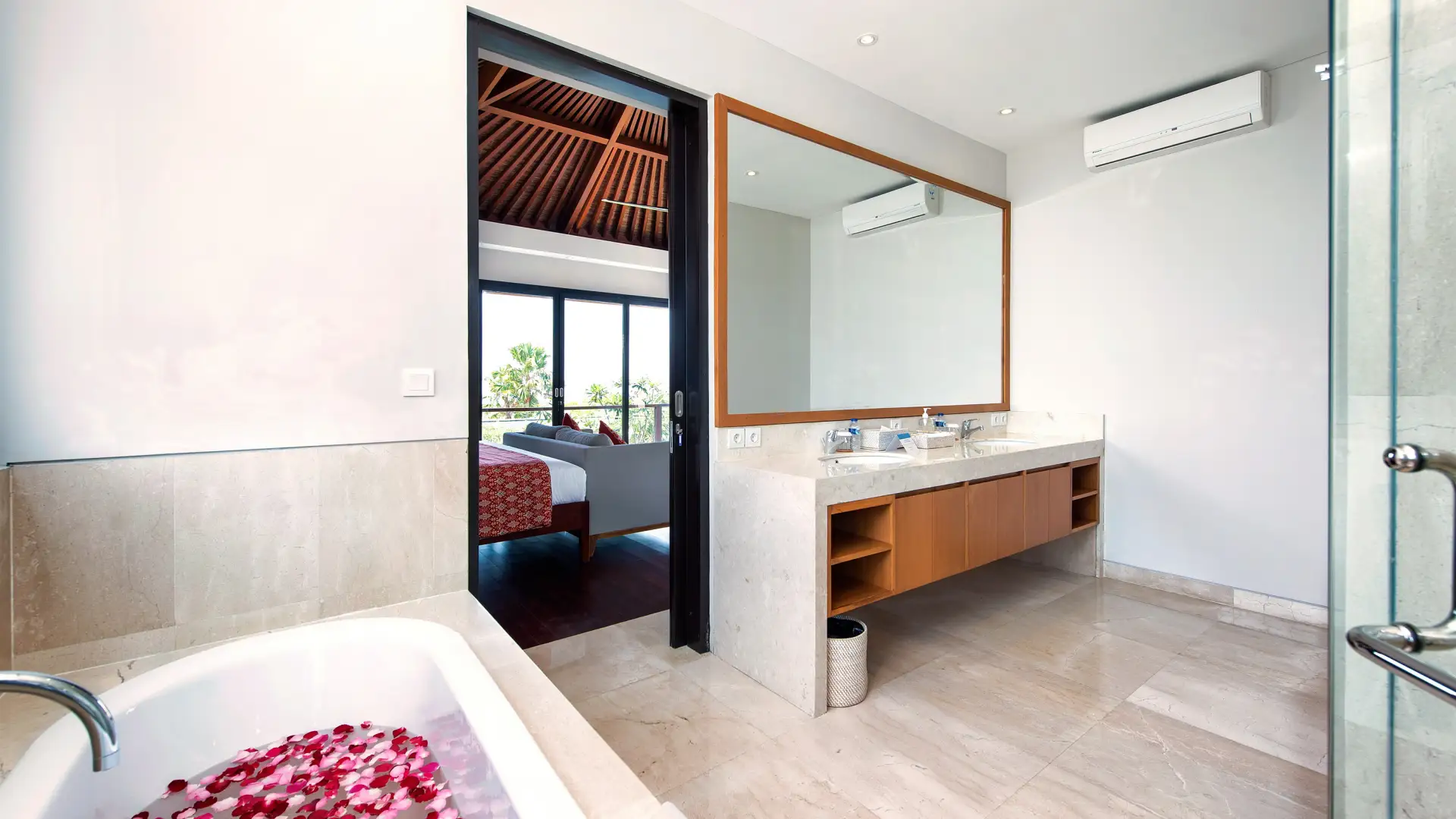 3 BR Oceanfront Luxury Villa with Infinity Pool - Villa Yamuna