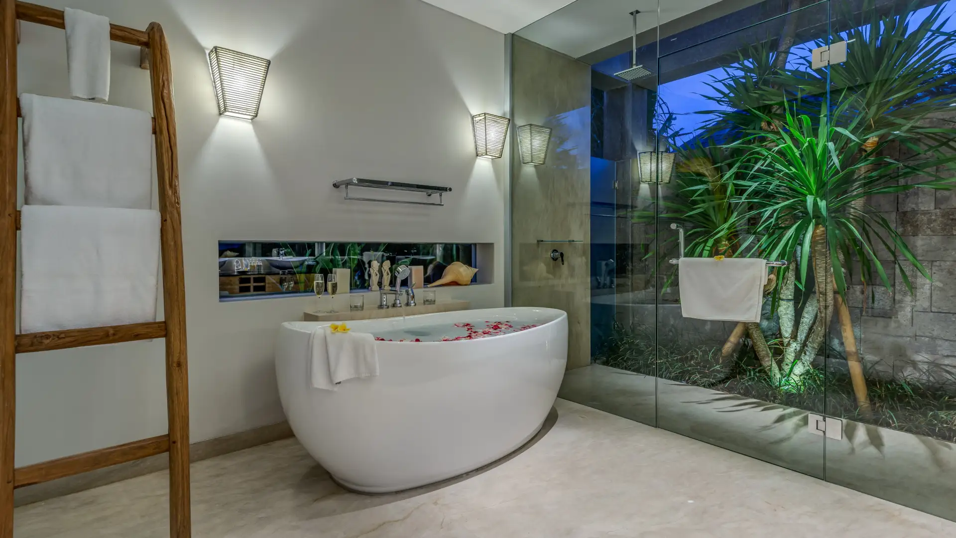 3 BR Modern Villa With a Large Pool in Seminyak- Villa Indah Aramanis