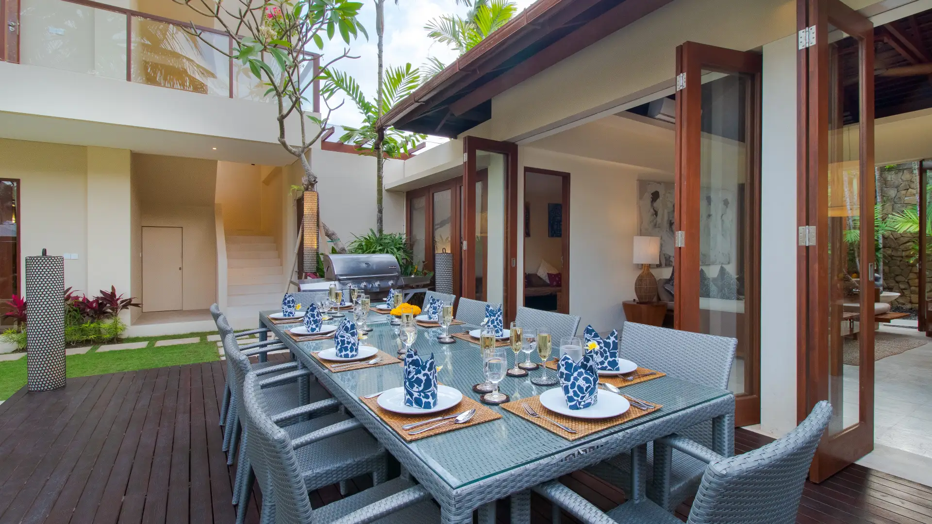 Luxurious 6BR Retreat in the Heart of Seminyak - Villa Josuloma