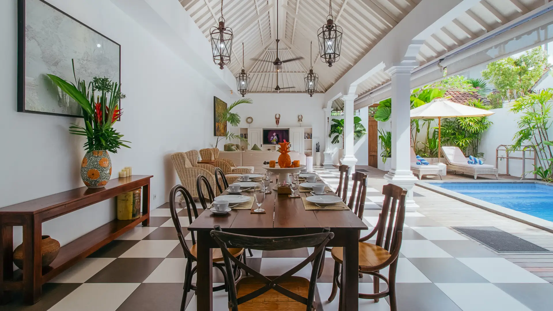 Dining Table - Villa Kailysa Indah