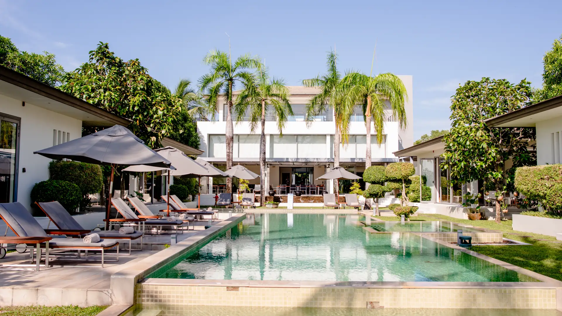 Baan Asan Samui – 17m beachfront infinity pool with ocean sunset view