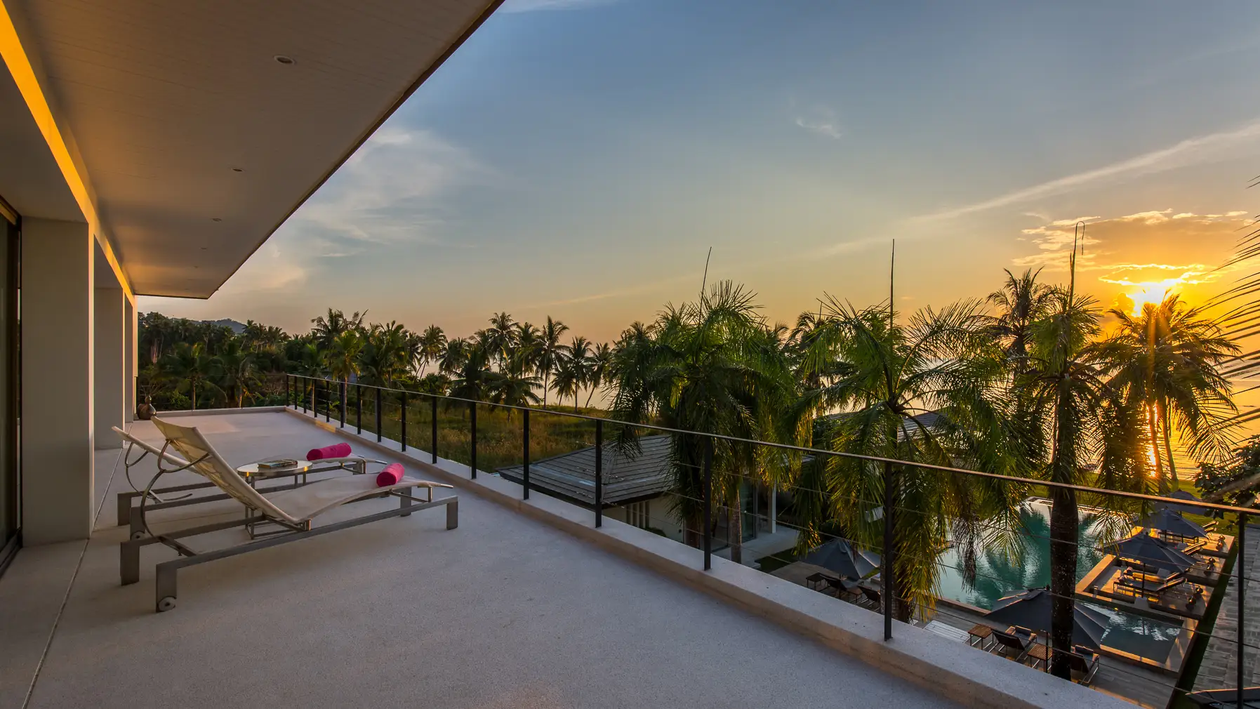 Entire floor master suite with sea view bathtub and terrace – Baan Asan