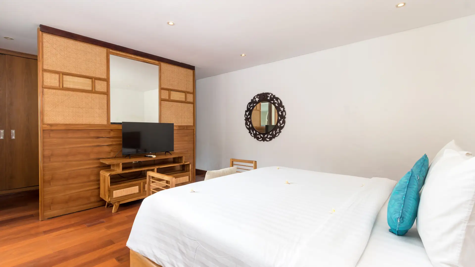 3BR Beachfront Haven a short drive from Seminyak - The Chand's Three