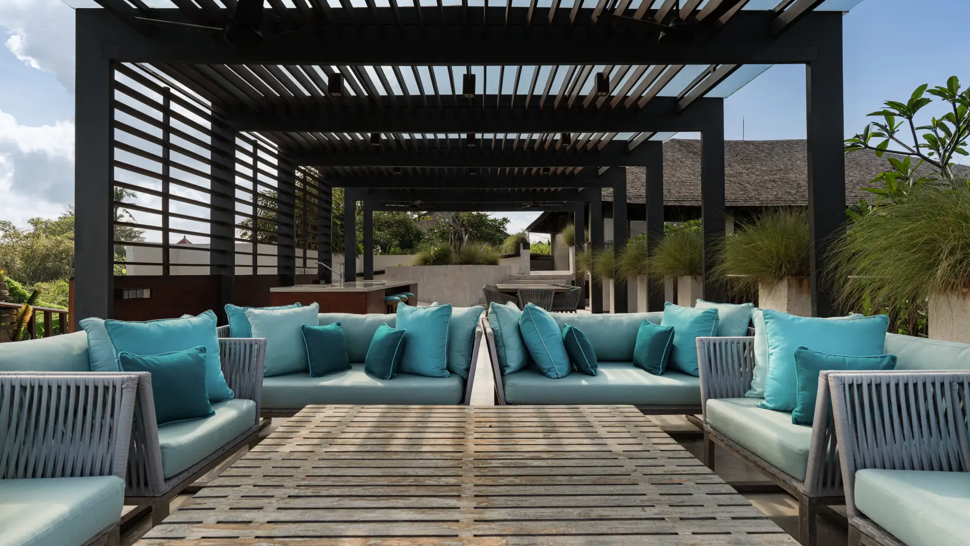 Modern 4BR Villa Steps from Cemagi Beach