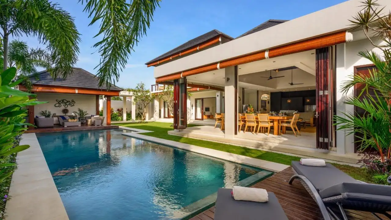 4BR Canggu Villa - 3 Min Walk to the Beach