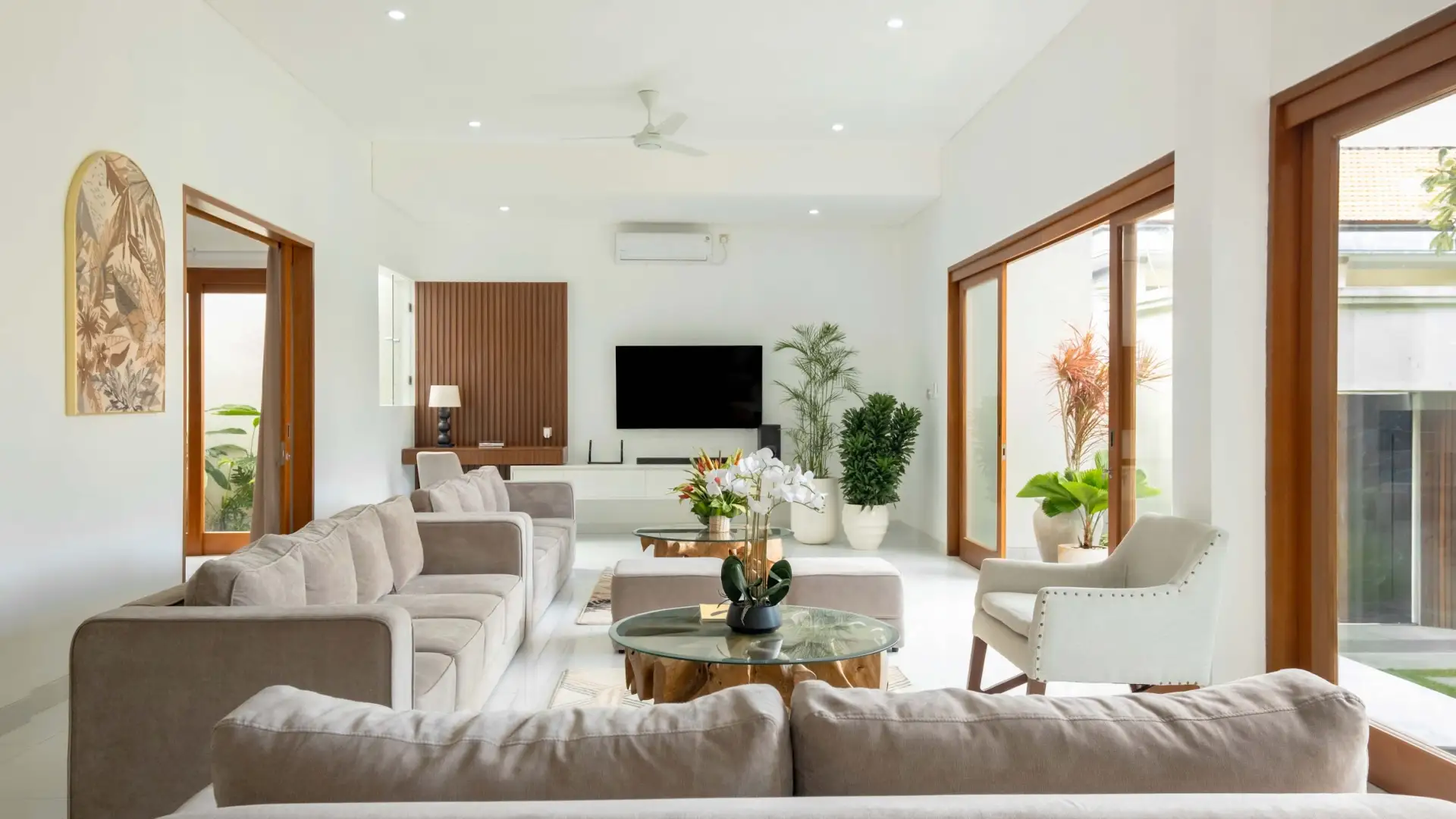 Luxurious 6 BR Villa in Seminyak 